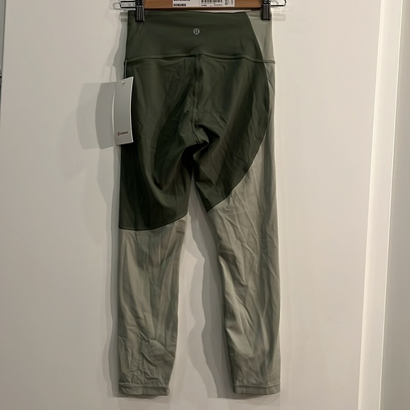 Ladies Cropped LULULEMON pants size 4 - Picture 4 of 5